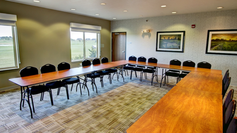 holiday inn express and suites sioux center by ihg