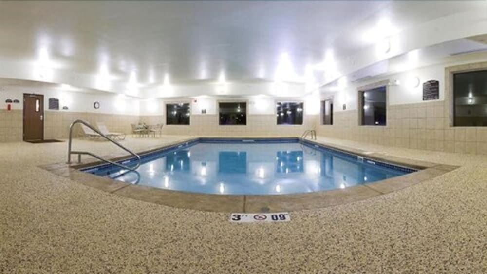 holiday inn express and suites sioux center by ihg