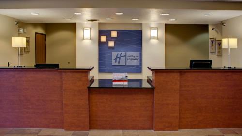 holiday inn express and suites sioux center by ihg