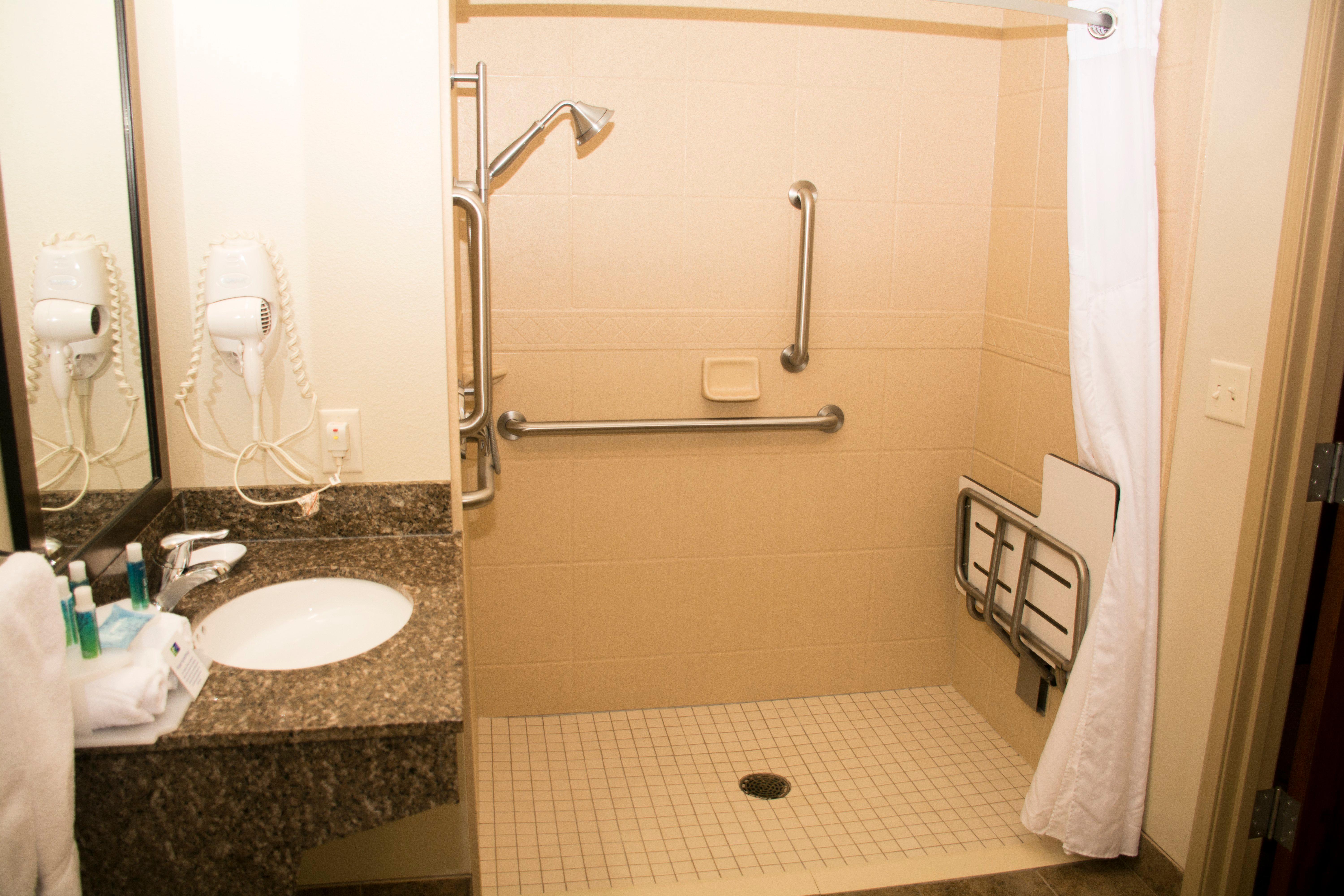 holiday inn express and suites mason city by ihg