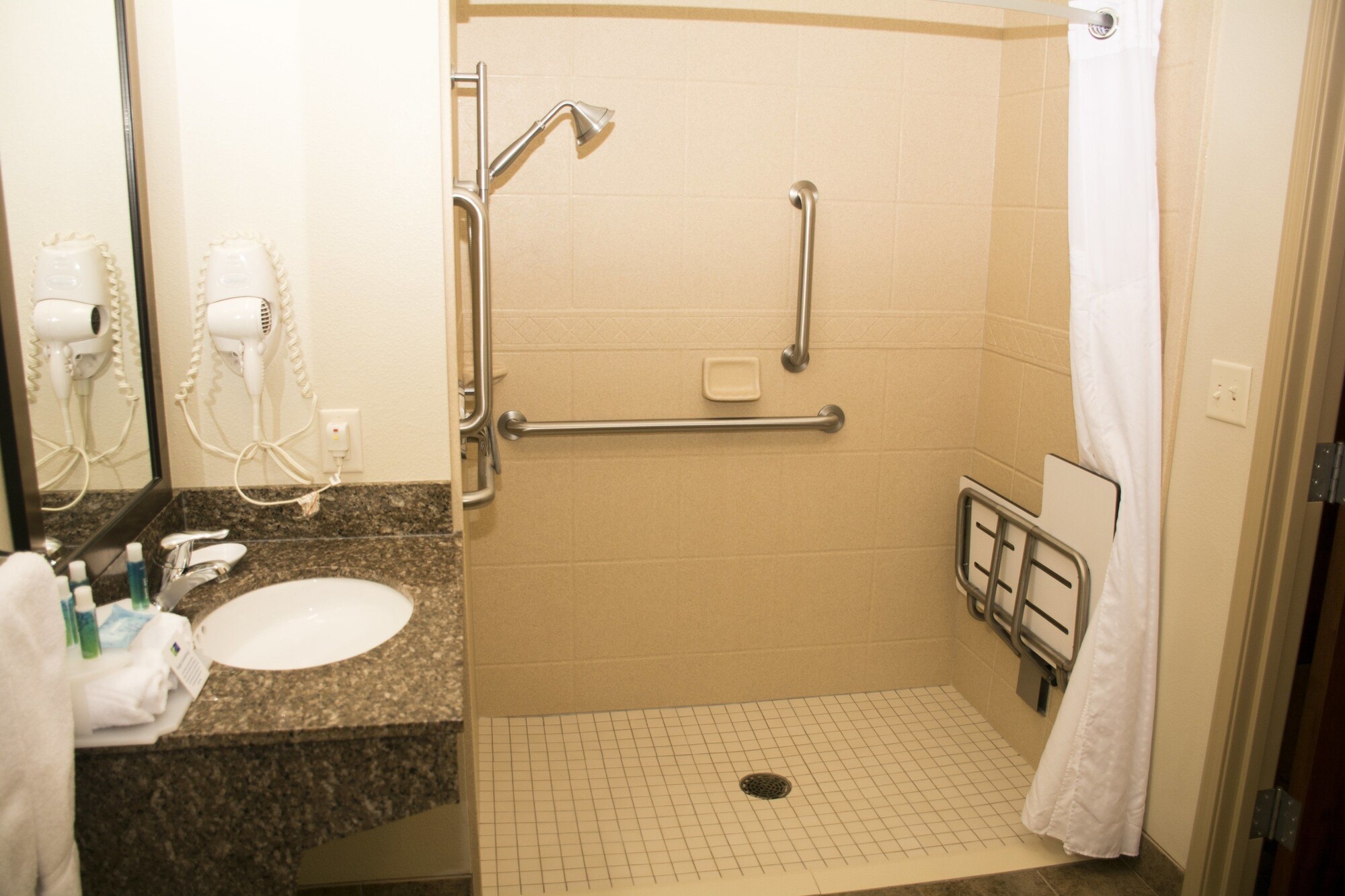 holiday inn express and suites mason city by ihg