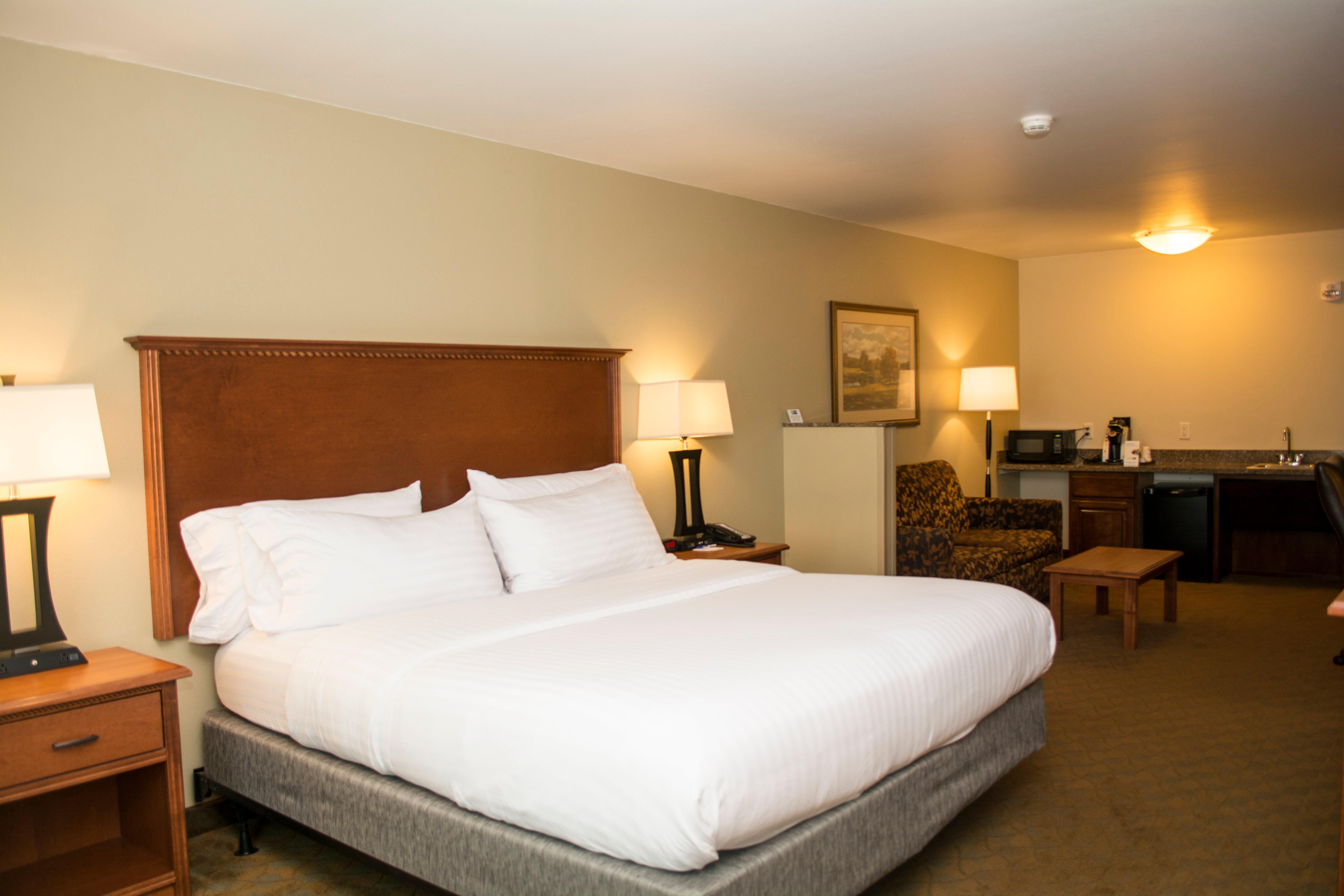 holiday inn express and suites mason city by ihg