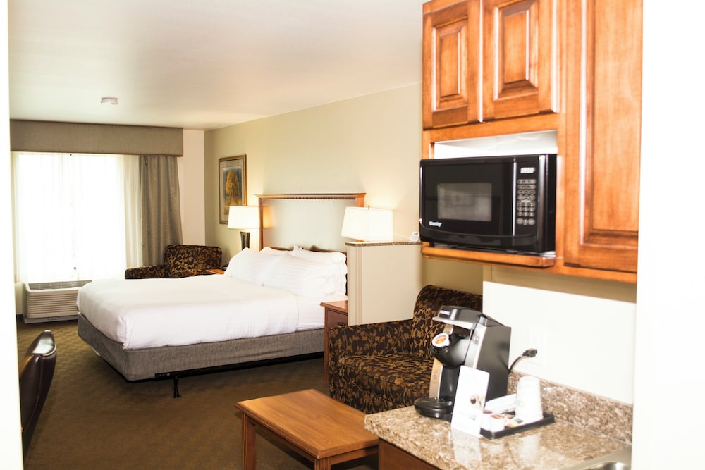 holiday inn express and suites mason city by ihg