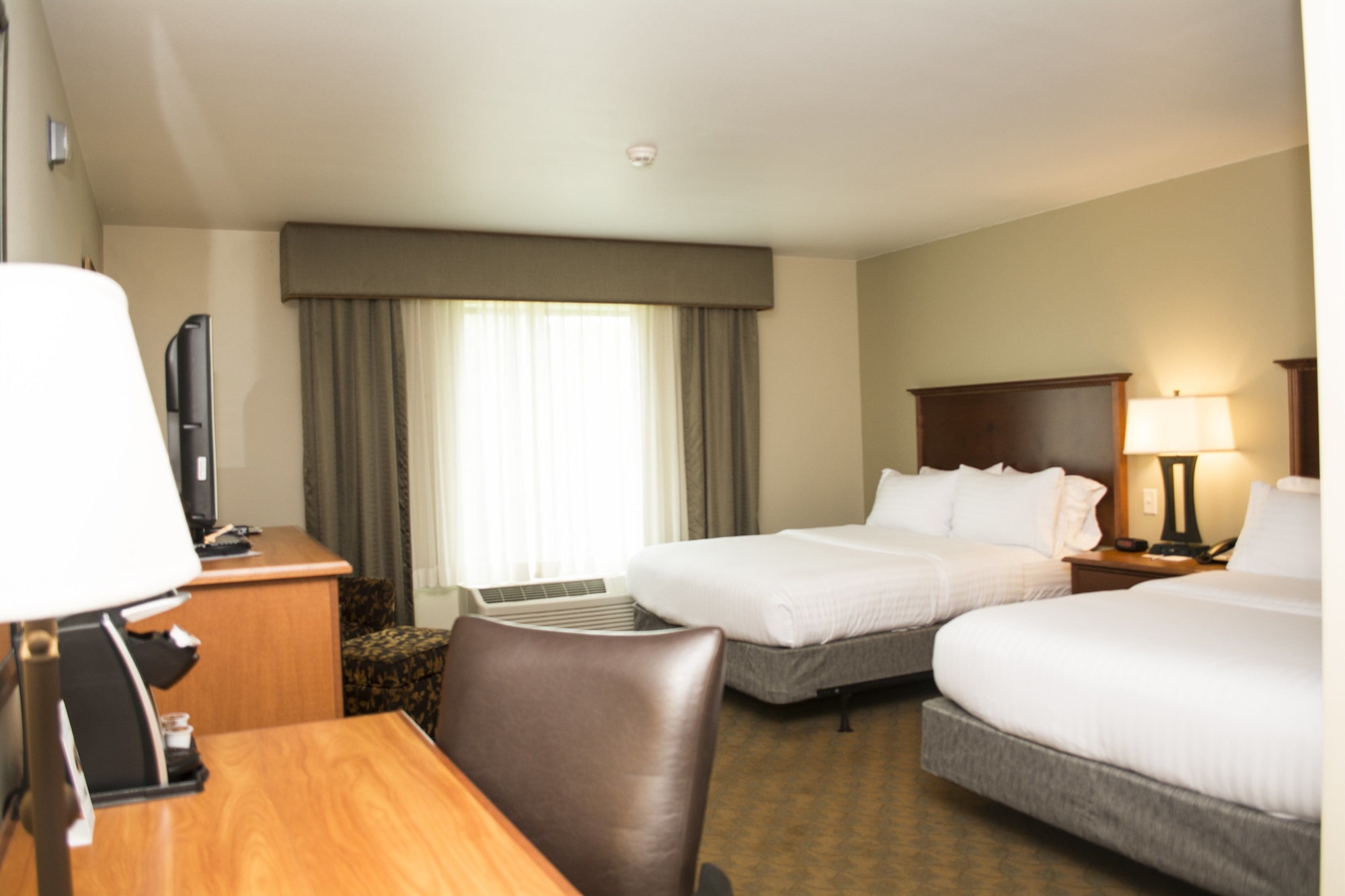 holiday inn express and suites mason city by ihg