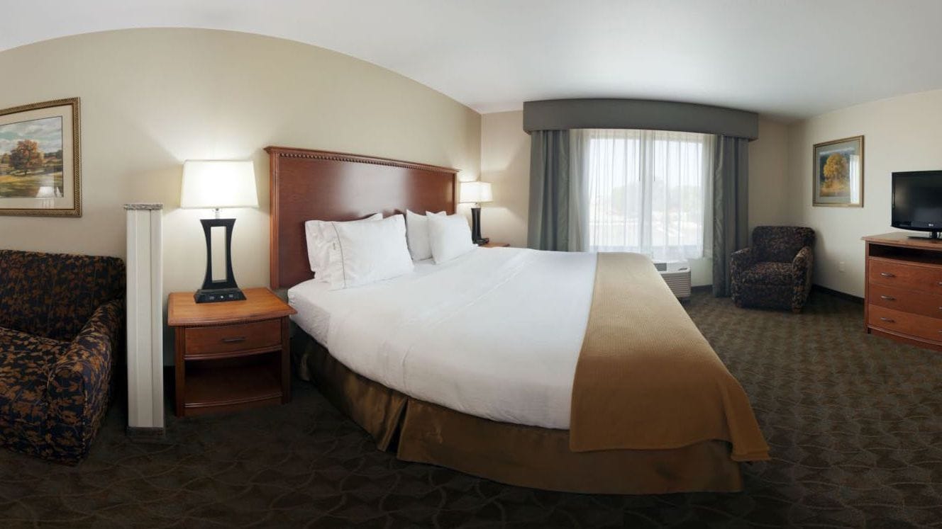 holiday inn express and suites mason city by ihg