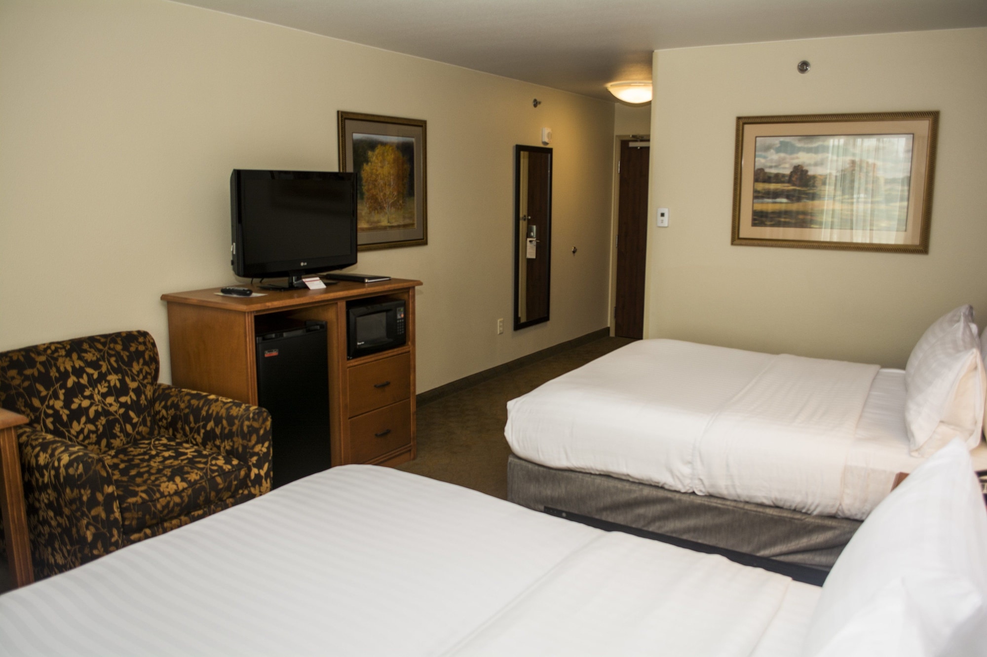 holiday inn express and suites mason city by ihg