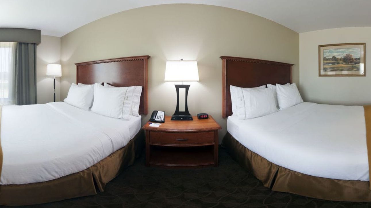 holiday inn express and suites mason city by ihg