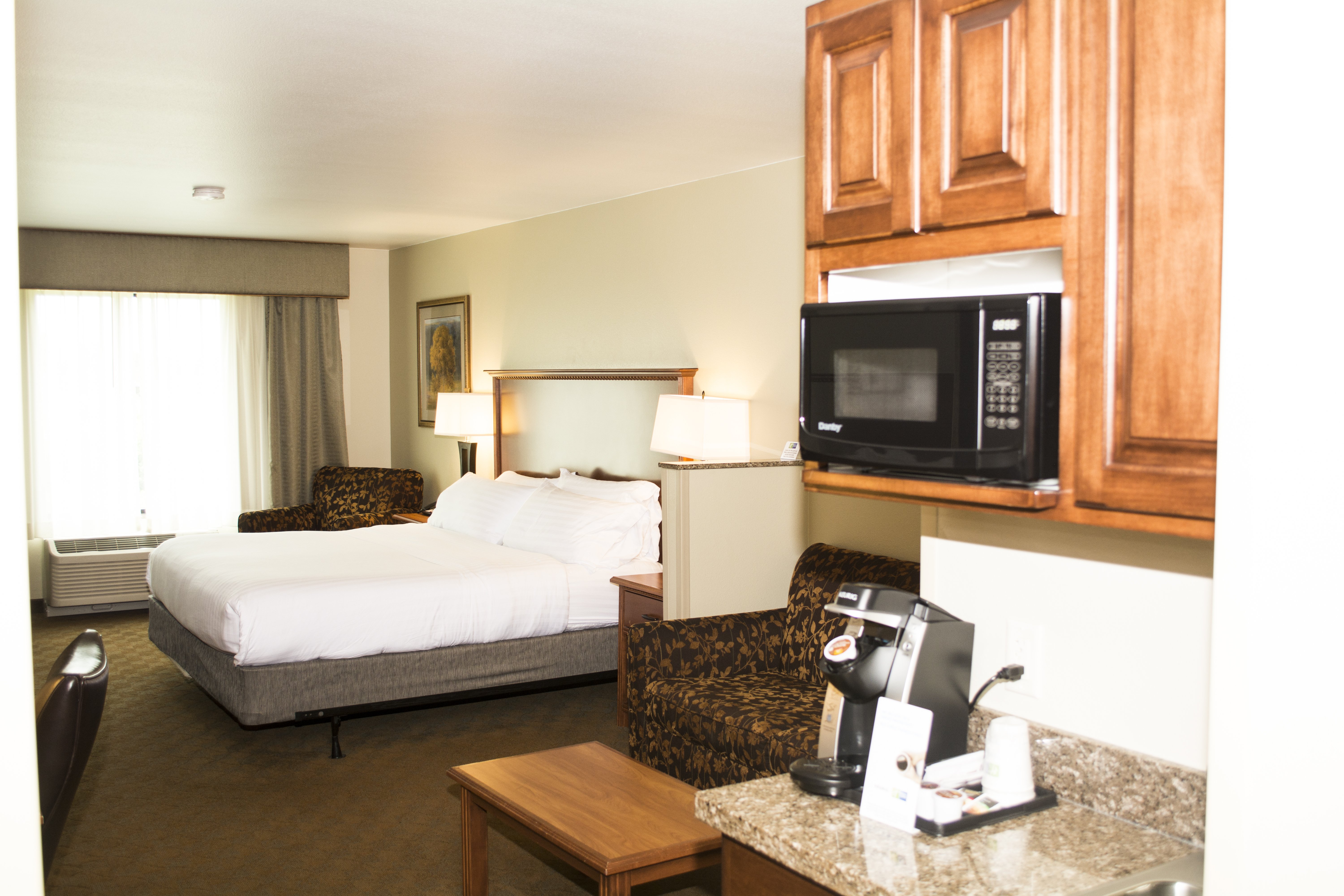 holiday inn express and suites mason city by ihg