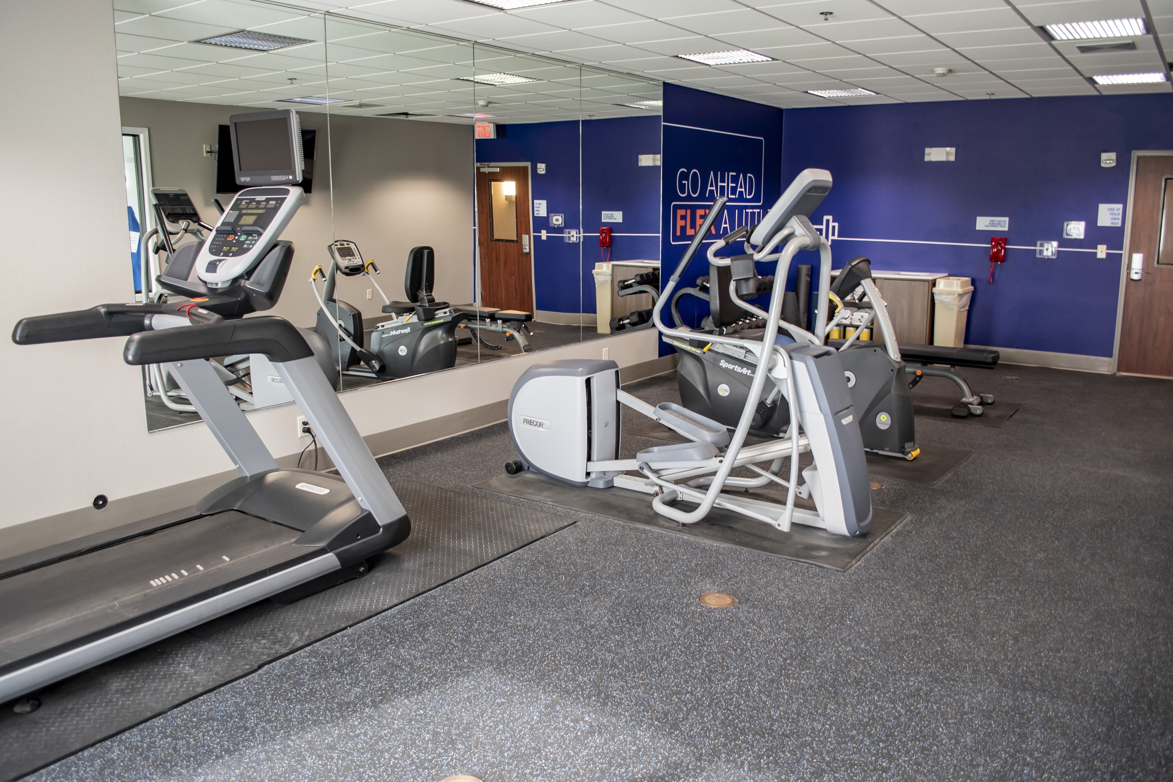 holiday inn express and suites mason city by ihg