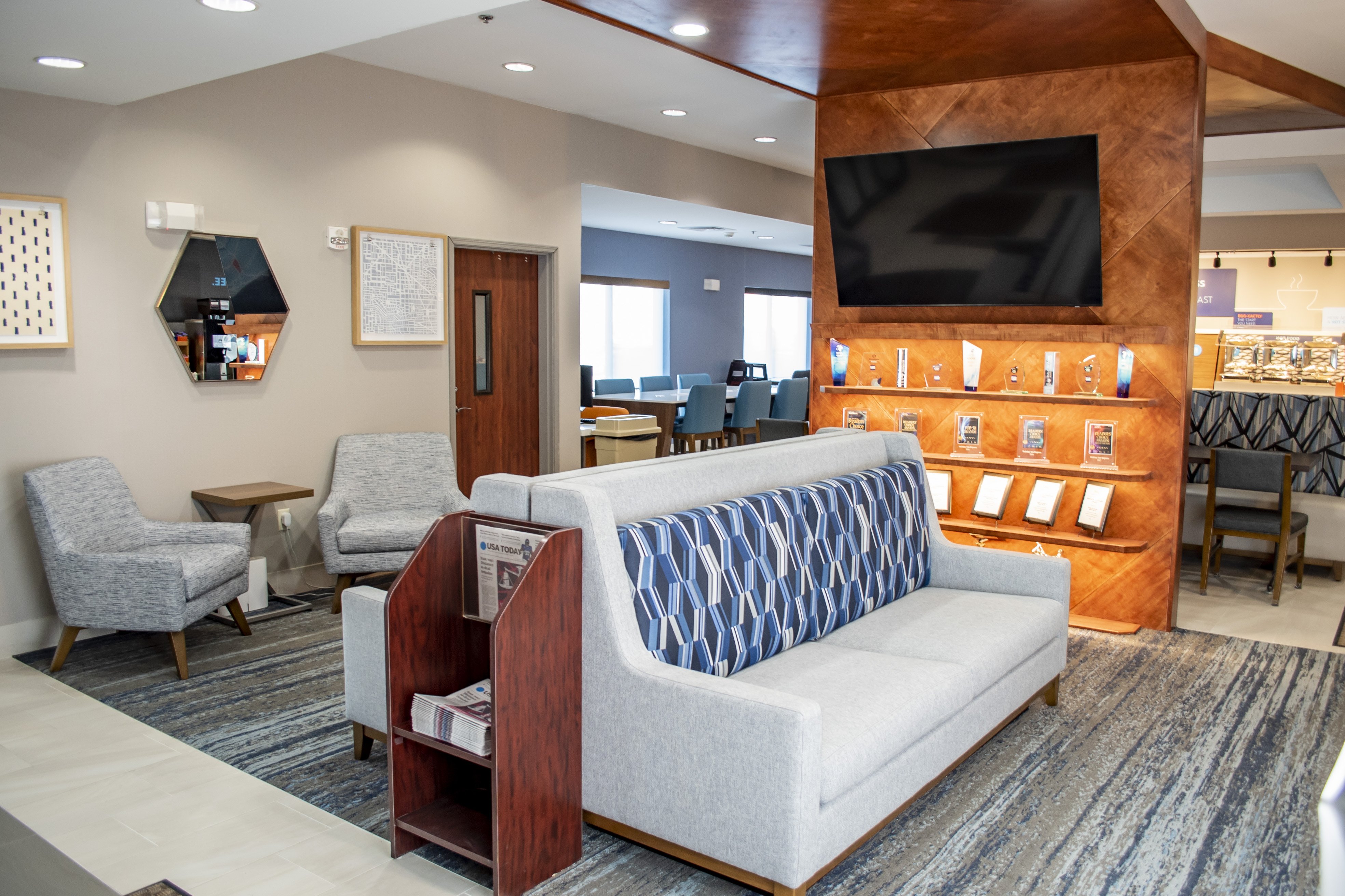 holiday inn express and suites mason city by ihg