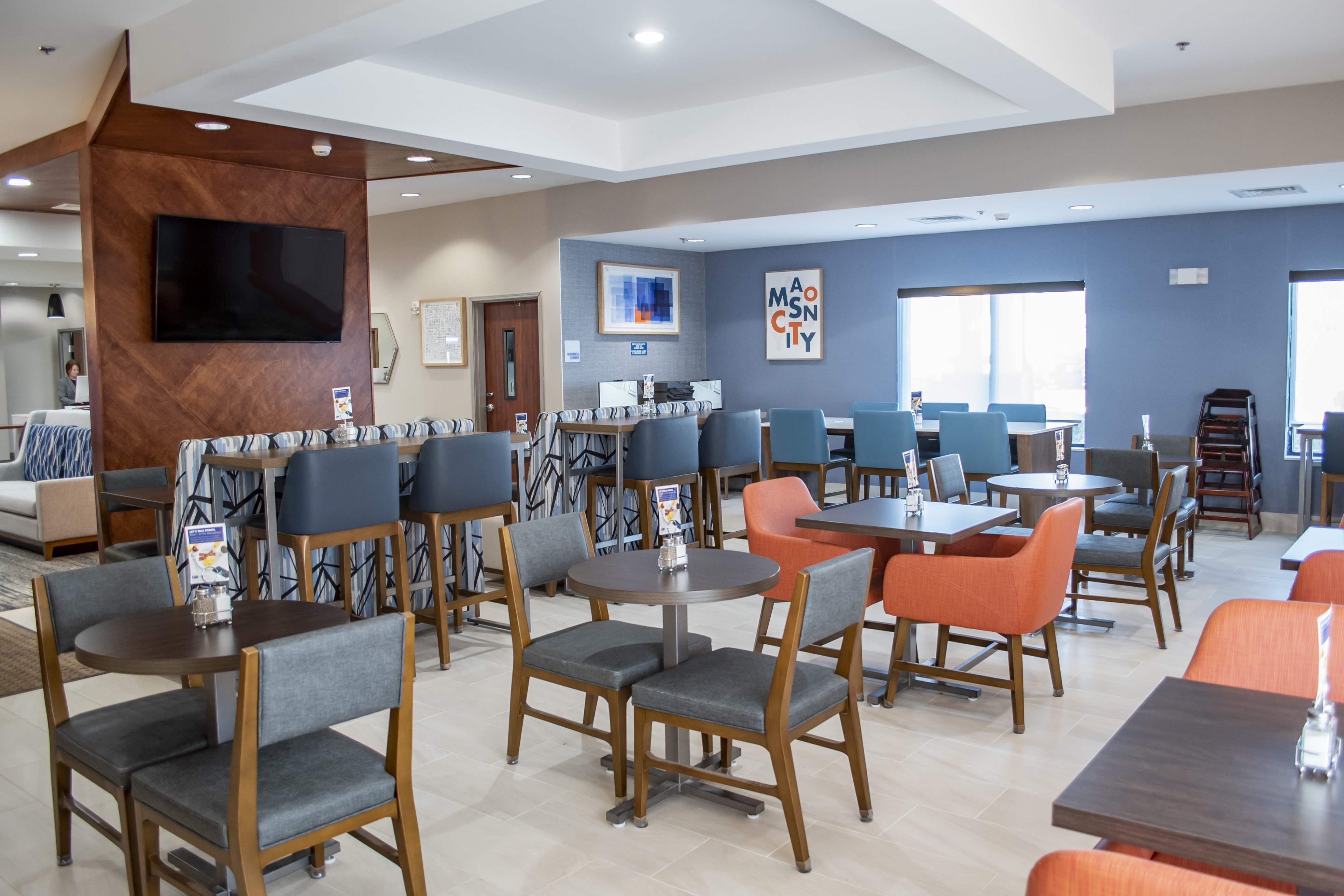 holiday inn express and suites mason city by ihg