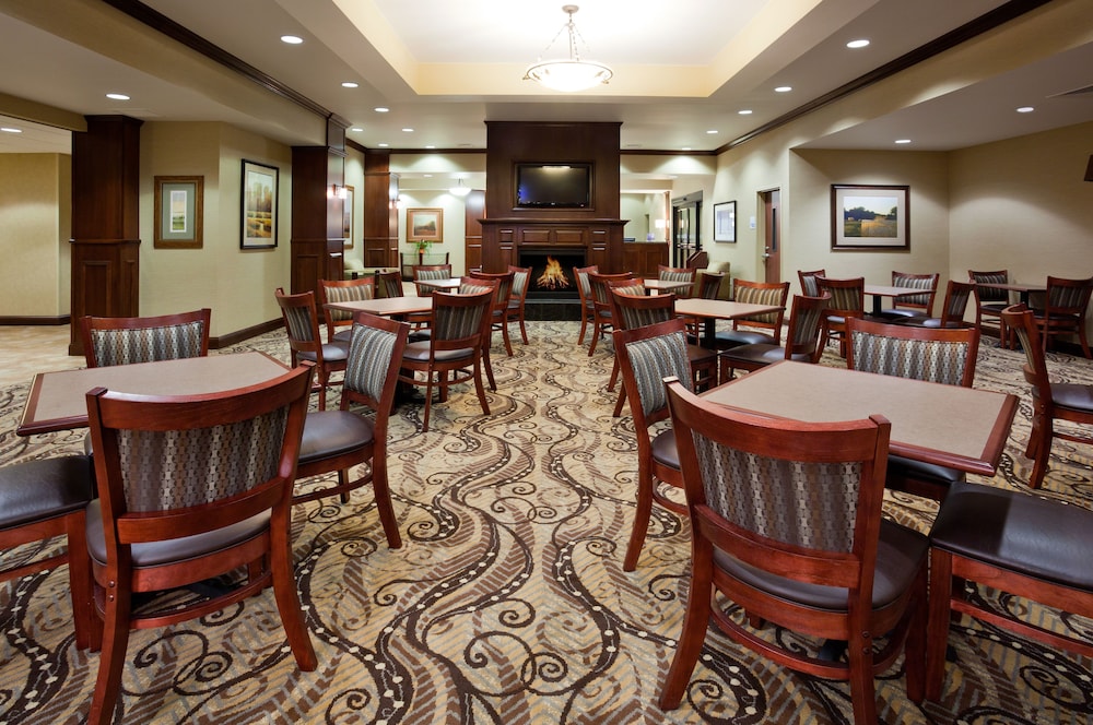 holiday inn express and suites mason city by ihg