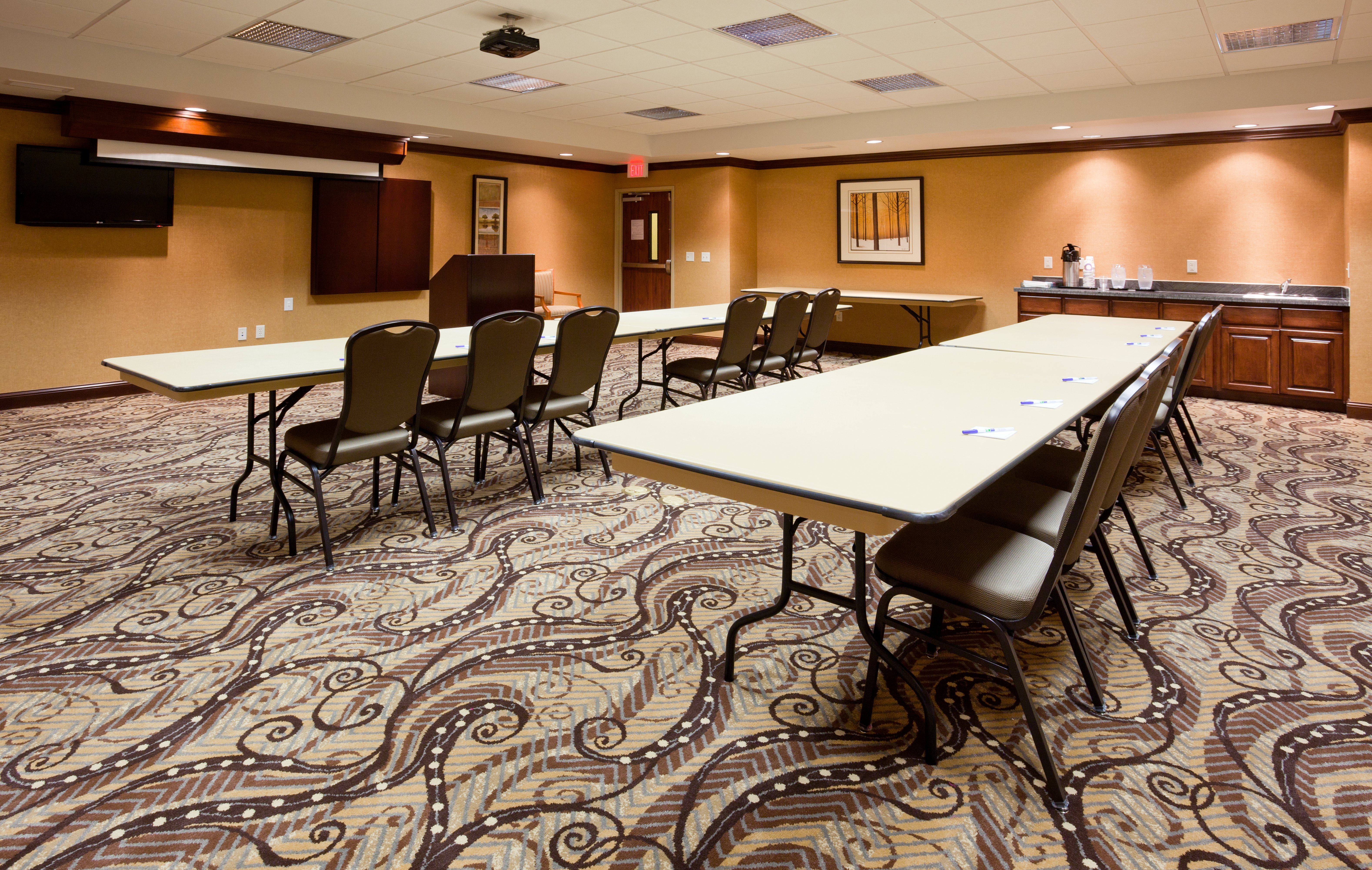 holiday inn express and suites mason city by ihg