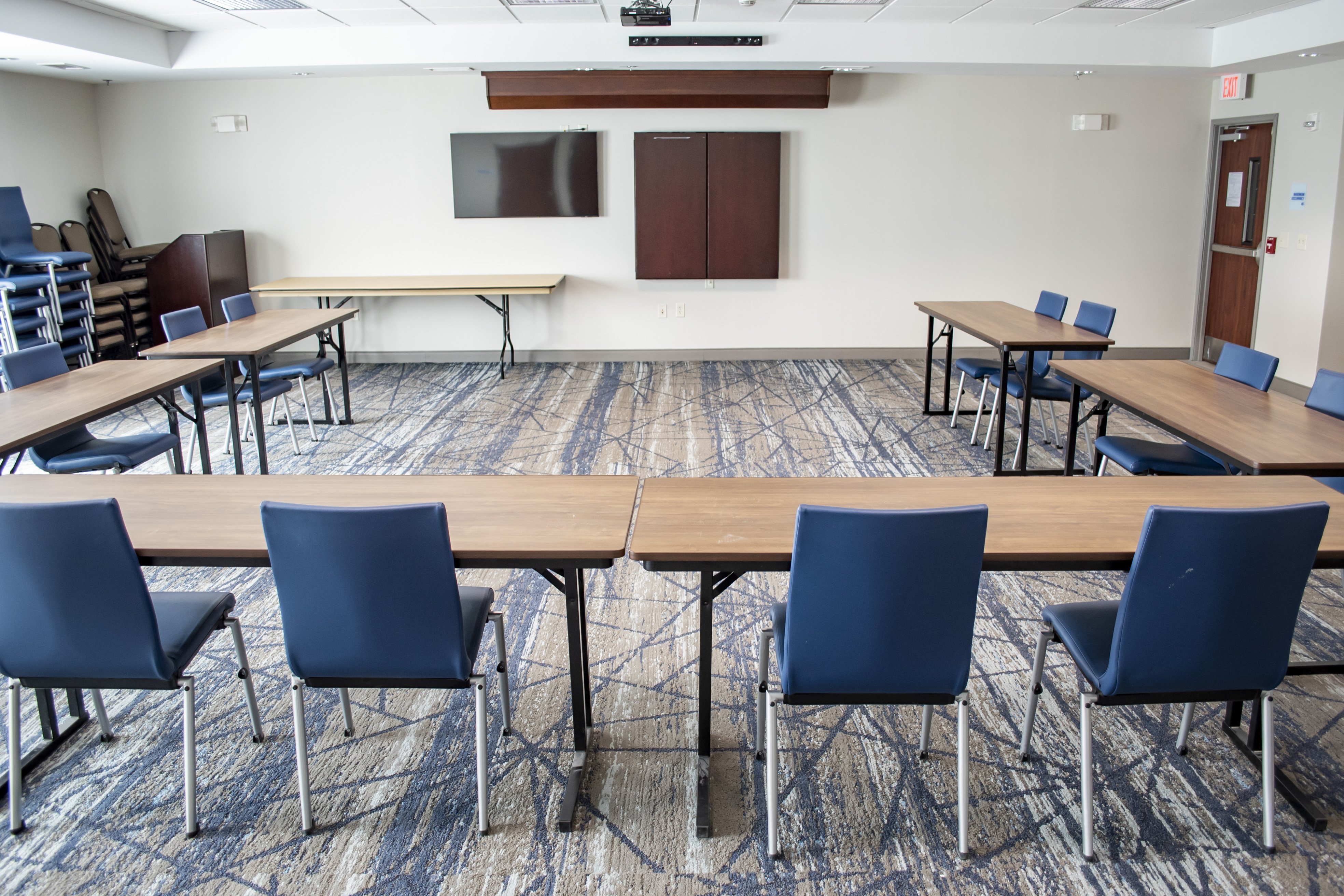 holiday inn express and suites mason city by ihg