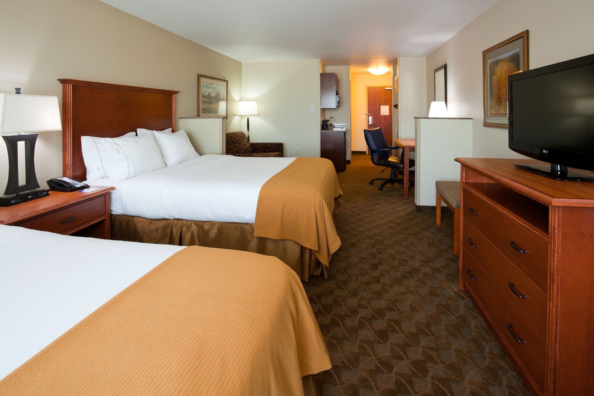 holiday inn express and suites mason city by ihg
