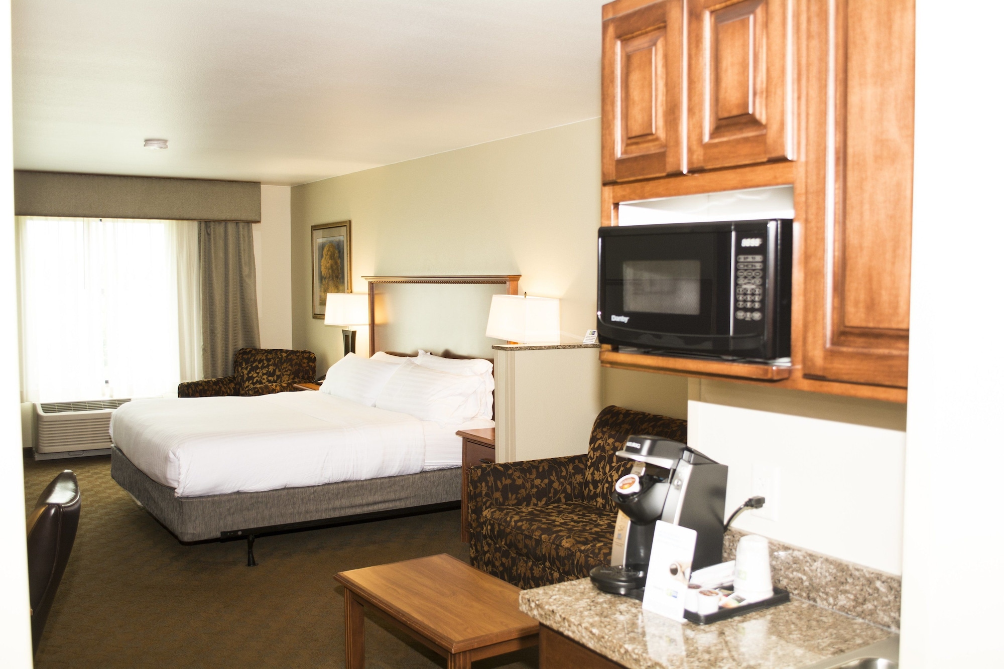 holiday inn express and suites mason city by ihg