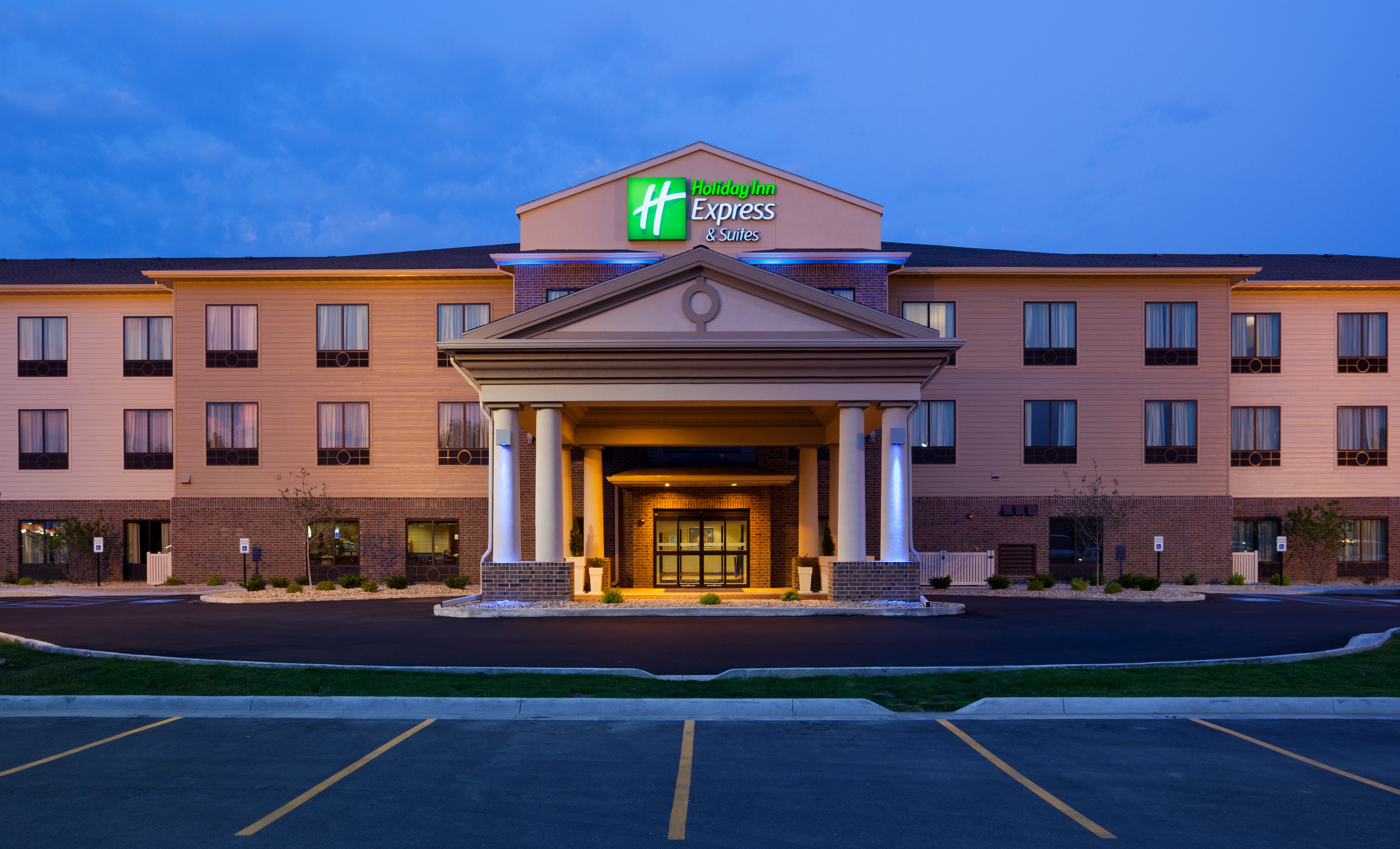 holiday inn express and suites mason city by ihg