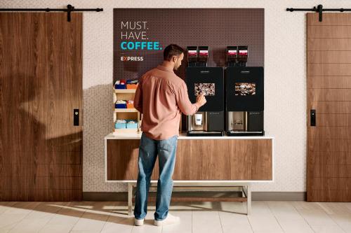 holiday inn express and suites mason city by ihg