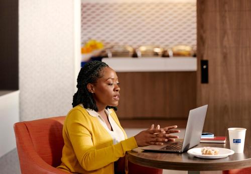 holiday inn express and suites mason city by ihg