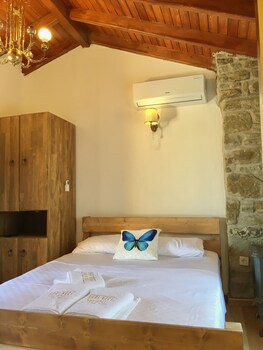 sari keci tas otel