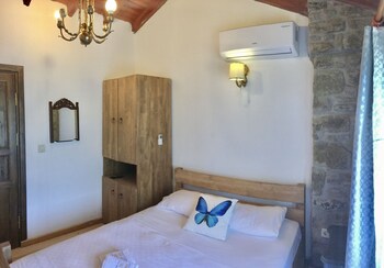 sari keci tas otel