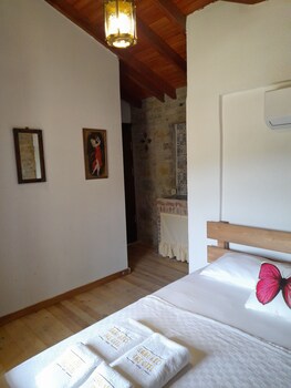 sari keci tas otel