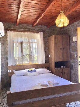 sari keci tas otel