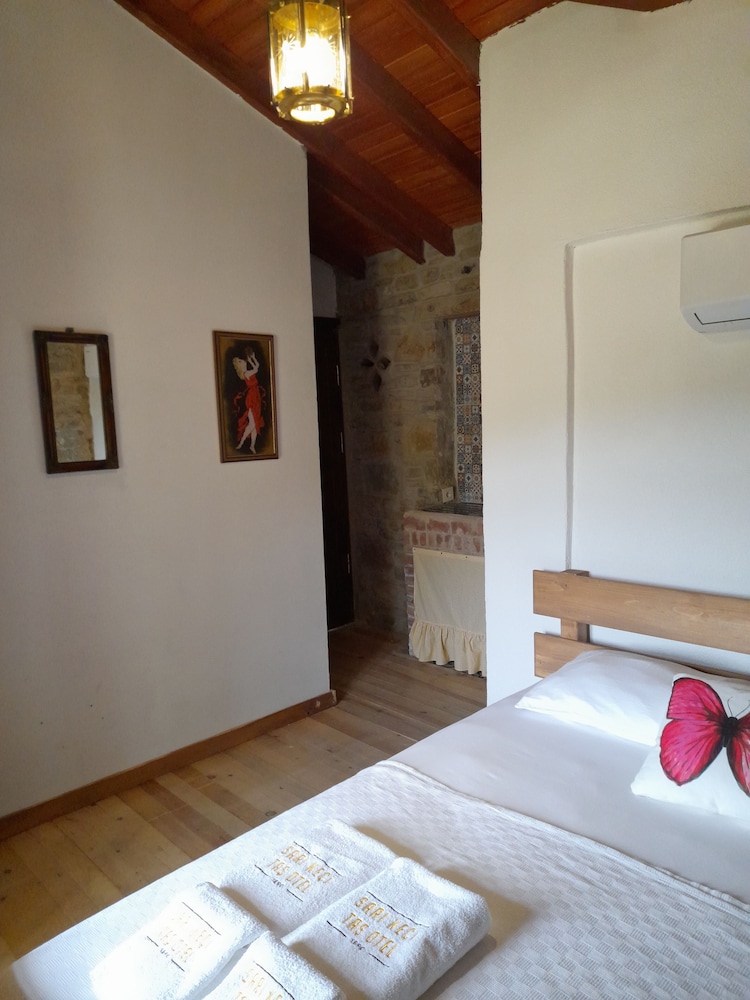 sari keci tas otel