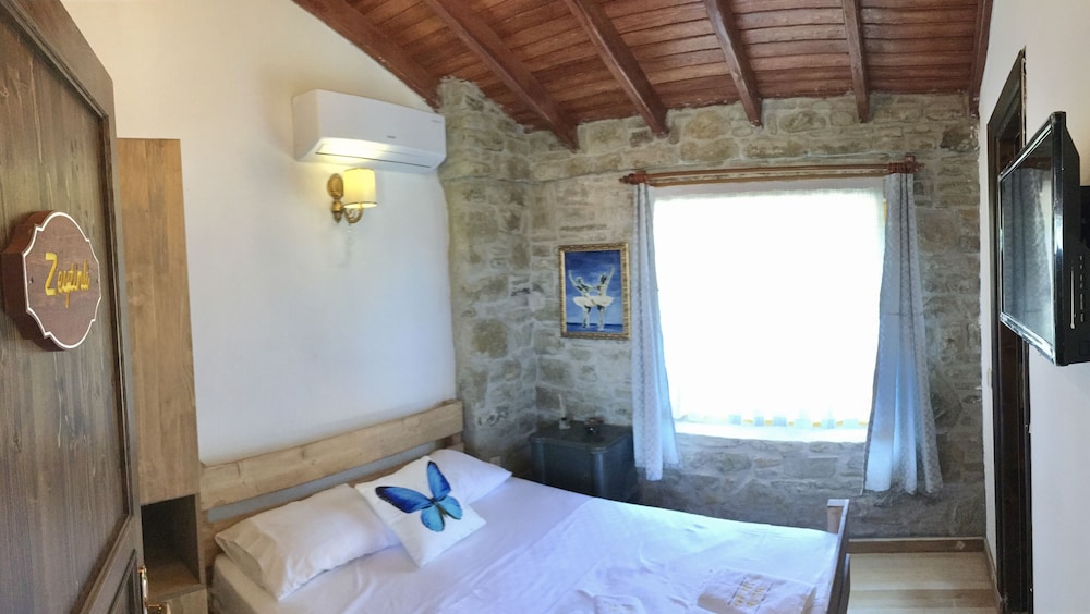 sari keci tas otel