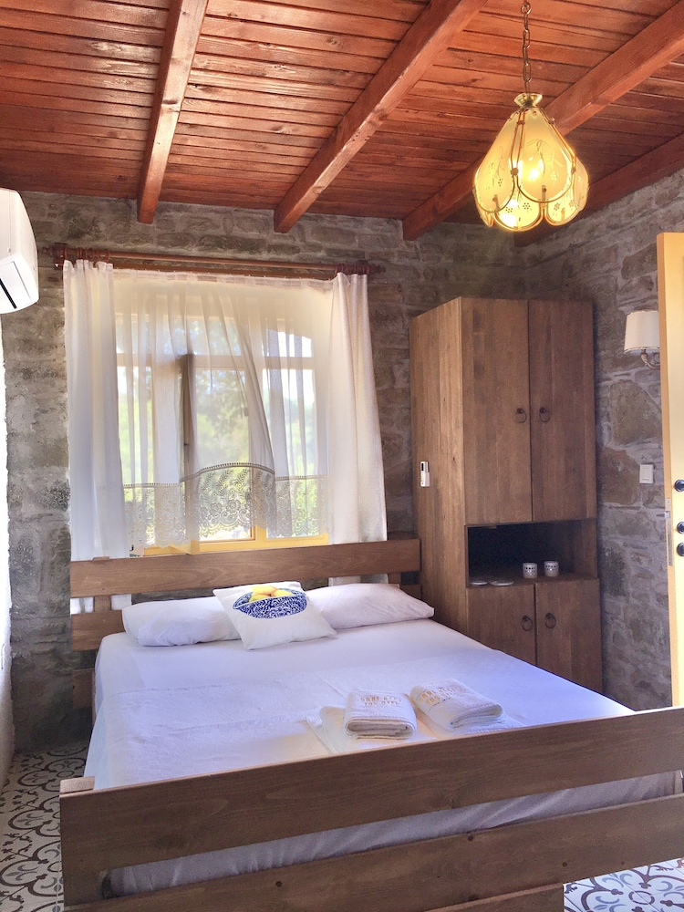 sari keci tas otel