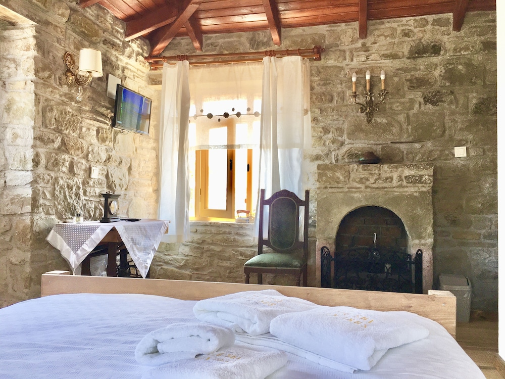 sari keci tas otel