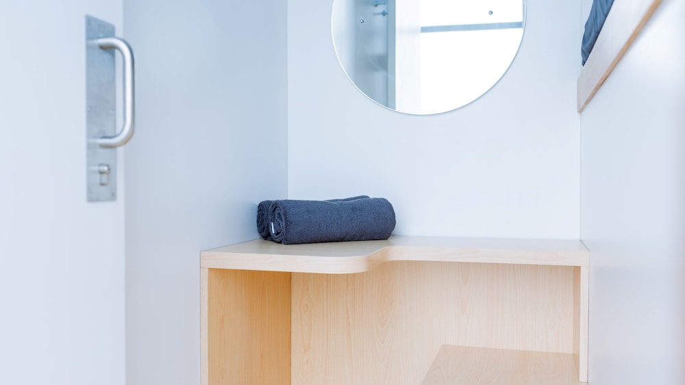 bobobox pods mega mall bekasi