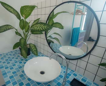 mad monkey kuta lombok