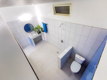 mad monkey kuta lombok