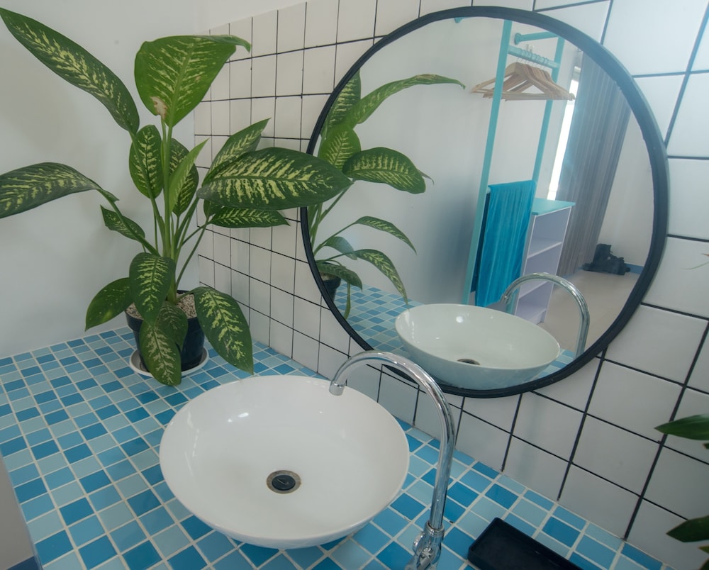 mad monkey kuta lombok