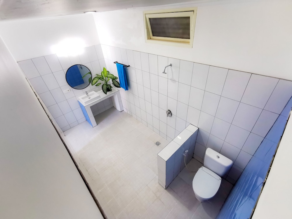 mad monkey kuta lombok