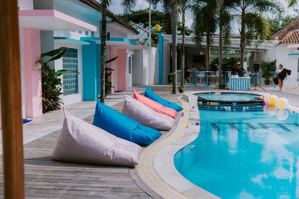 mad monkey kuta lombok