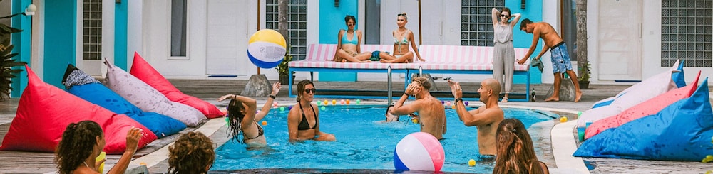 mad monkey kuta lombok