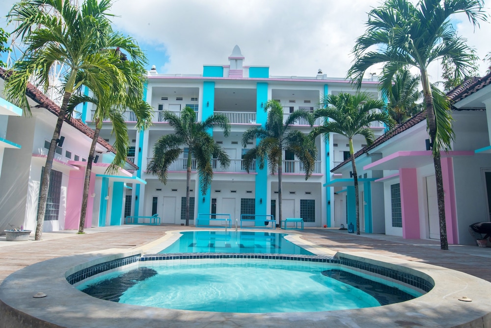 mad monkey kuta lombok