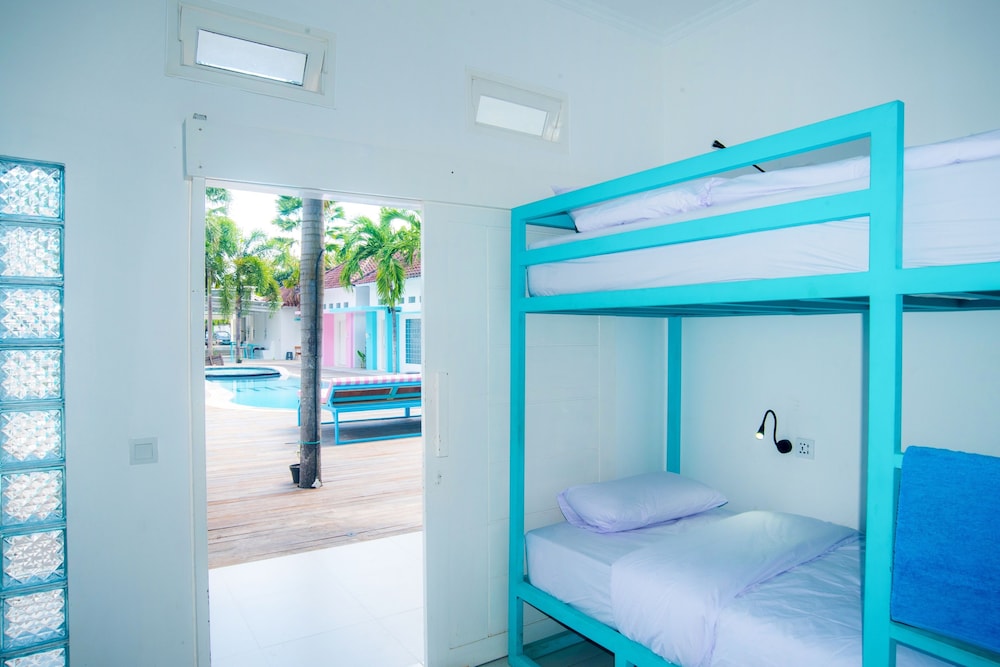 mad monkey kuta lombok