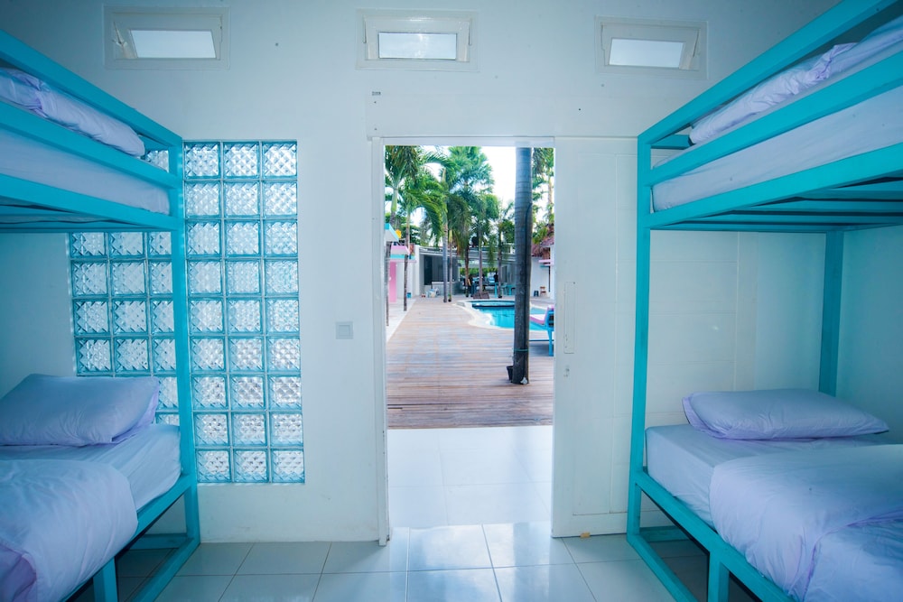 mad monkey kuta lombok