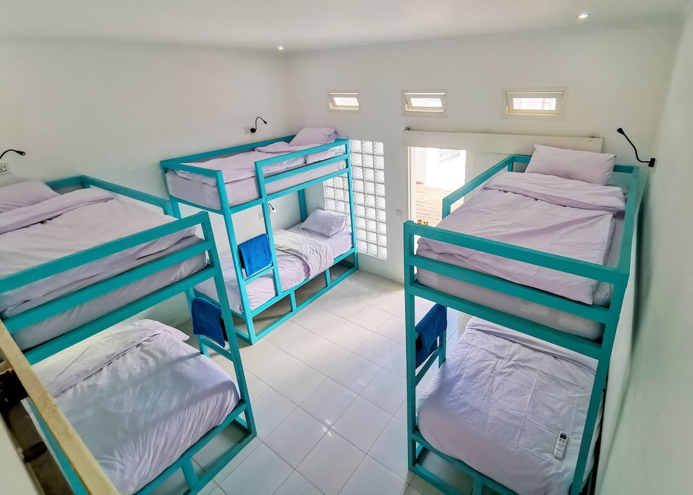 mad monkey kuta lombok