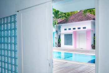 mad monkey kuta lombok