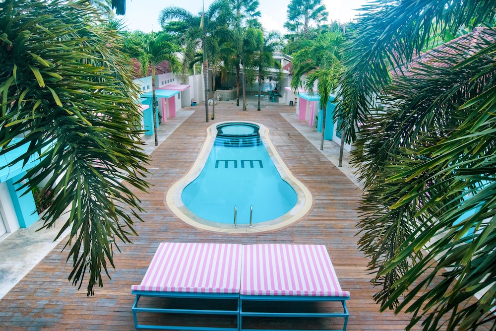 mad monkey kuta lombok