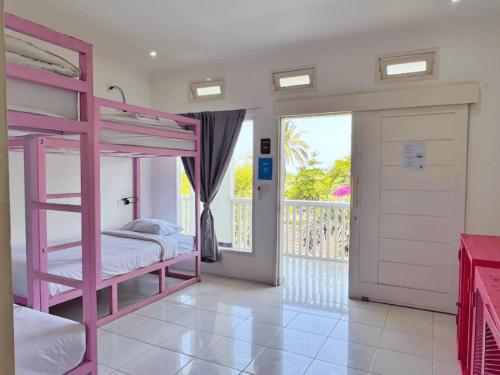 mad monkey kuta lombok