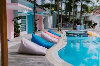 mad monkey kuta lombok