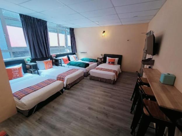 loft pals urbanstay lodge kapit