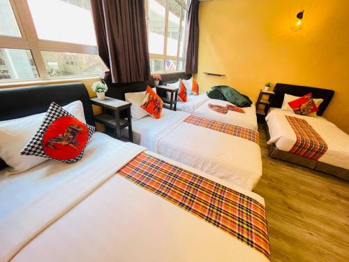 loft pals urbanstay lodge kapit