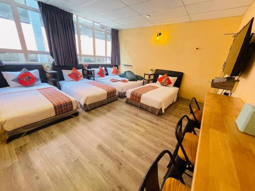 loft pals urbanstay lodge kapit