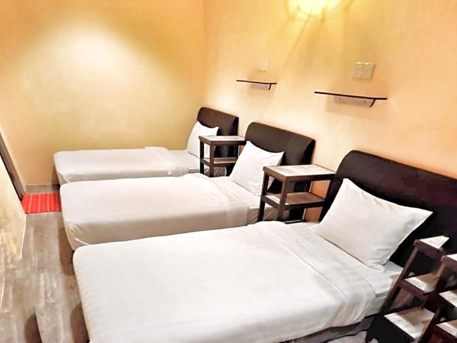 loft pals urbanstay lodge kapit